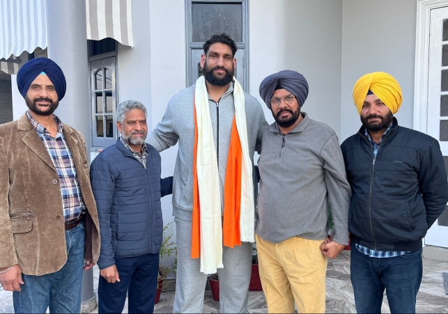 4 Dec PN 3---Dhaliwal wrestling player