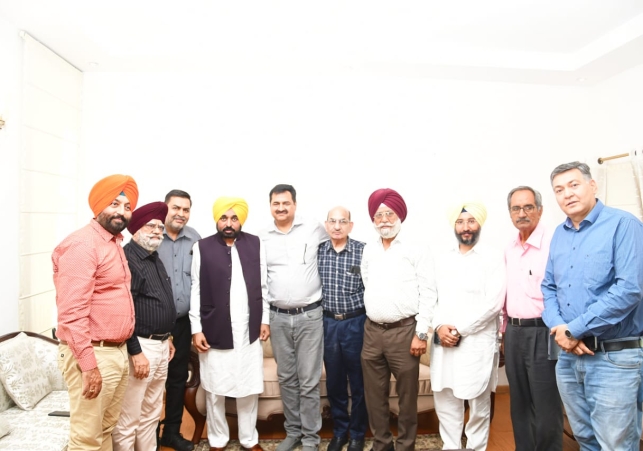 Industrialists and businessmen met with cm