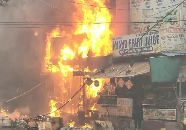 Rohtak Fire: ਦੁਕਾਨਾਂ 'ਚ ਭਿਆਨਕ ਅੱਗ, 3 ਦੀ ਮੌਤ; CM ਨਾਇਬ ਸਿੰਘ ਸੈਣੀ ਨੇ ਮ੍ਰਿਤਕਾਂ ਦੇ ਪਰਿਵਾਰਾਂ ਨੂੰ 10-10 ਲੱਖ ਰੁਪਏ ਦੇਣ ਦਾ ਕੀਤਾ ਐਲਾਨ