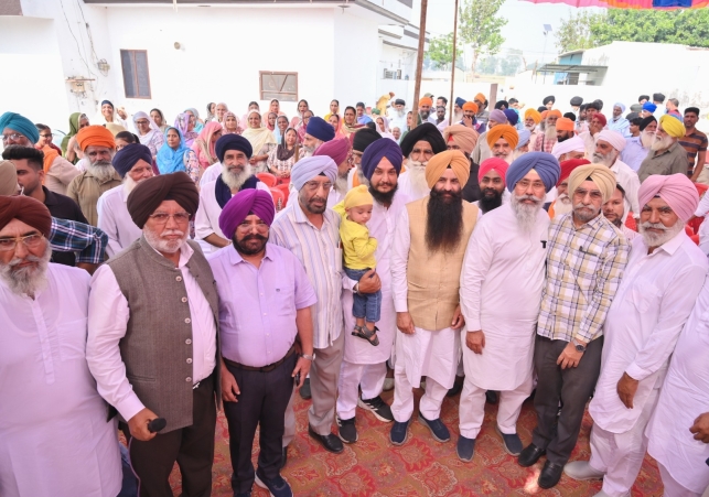 People rally behind AAP in village Baghel Singh Wala