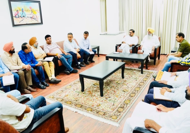 ਗੁਰਮੀਤ ਸਿੰਘ ਖੁੱਡੀਆਂ ਅਤੇ ਜੰਮੂ-ਕਸ਼ਮੀਰ ਦੇ ਮੰਤਰੀ ਸਤੀਸ਼ ਸ਼ਰਮਾ ਵੱਲੋਂ ਪਸ਼ੂਧਨ ਅਤੇ ਡੇਅਰੀ ਸੈਕਟਰ ਦੇ ਵਿਕਾਸ ਲਈ ਅੰਤਰਰਾਜੀ ਸਹਿਯੋਗ ਬਾਰੇ ਵਿਚਾਰ-ਚਰਚਾ