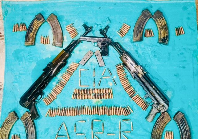 ਅੰਮ੍ਰਿਤਸਰ ਵਿੱਚ ਭਾਰਤ-ਪਾਕਿਸਤਾਨ ਸਰਹੱਦ ਨੇੜਿਓਂ ਦੋ ਏਕੇ -ਸੀਰੀਜ਼ ਅਸਾਲਟ ਰਾਈਫਲਾਂ, ਇੱਕ ਆਧੁਨਿਕ ਪਿਸਤੌਲ ਬਰਾਮਦ*