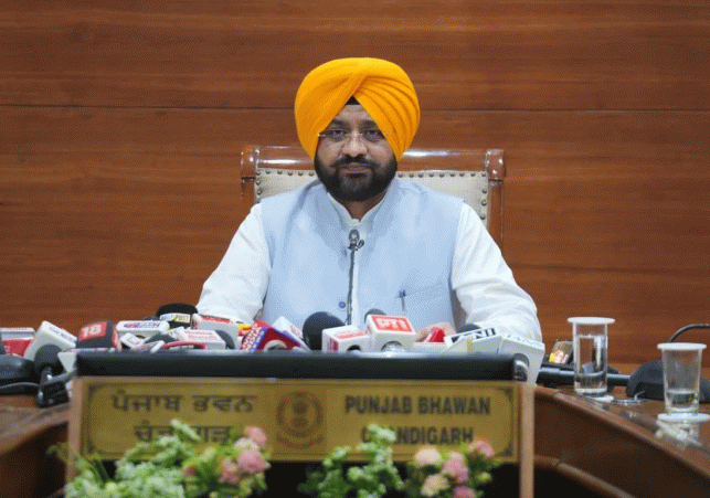 ਭਗਵੰਤ ਮਾਨ ਸਰਕਾਰ 2100 ਤੋਂ ਵੱਧ ਮਨਰੇਗਾ ਕਰਮਚਾਰੀਆਂ ਦੇ ਮੋਢੇ ਨਾਲ ਮੋਢਾ ਜੋੜ ਕੇ ਖੜ੍ਹੀ ਹੈ; ਪੇਂਡੂ ਵਿਕਾਸ ਮੰਤਰੀ ਨੇ ਕੇਂਦਰੀ ਖੇਤੀਬਾੜੀ ਮੰਤਰੀ ਨੂੰ ਪੱਤਰ ਲਿਖ ਕੇ ਕਰਮਚਾਰੀਆਂ ਨੂੰ ਰੈਗੂਲਰ ਕਰਨ ਦੀ ਕੀਤੀ ਮੰਗ*