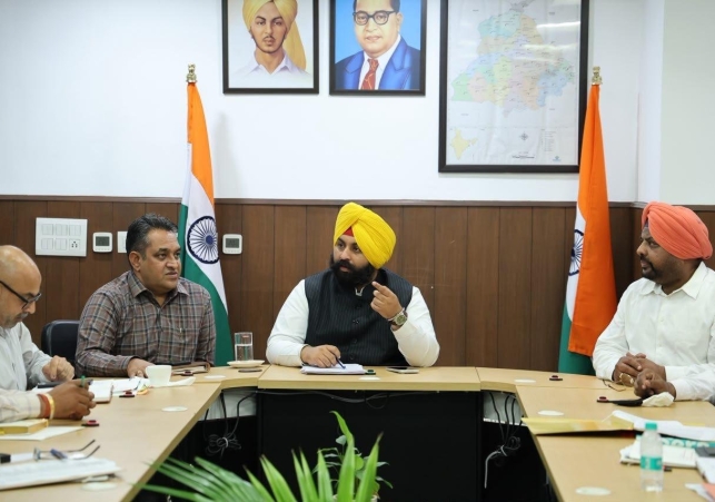 ਸਥਾਨਕ ਸਰਕਾਰਾਂ ਮੰਤਰੀ ਹਰਜੋਤ ਸਿੰਘ ਬੈਂਸ ਵੱਲੋਂ ਟ੍ਰਾਈਸਿਟੀ ਨਾਲ ਲਗਦੇ ਕਸਬਿਆਂ ਵਿੱਚ ਸ਼ਹਿਰੀ ਬੁਨਿਆਦੀ ਢਾਂਚੇ ਸਬੰਧੀ ਵੱਖ-ਵੱਖ ਪ੍ਰਾਜੈਕਟਾਂ ਦਾ ਐਲਾਨ; ਵਿਕਾਸ ਕਾਰਜਾਂ ਦੀ ਹਫ਼ਤਾਵਾਰੀ ਸਮੀਖਿਆ ਦੇ ਨਿਰਦੇਸ਼